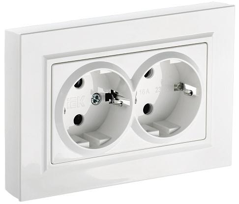 Розетка 2-местная c заземлением c защитными шторками BRITE 16А в сборе РСш12-3-БрБ белый